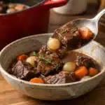 Joues de porc mijotées au cidre, carottes et oignons confits image 1200x800 1790208635448